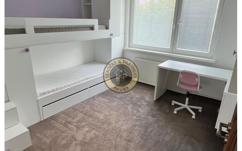 Na prenájom priestranný 3-izbový byt, 67 m² s balkónom