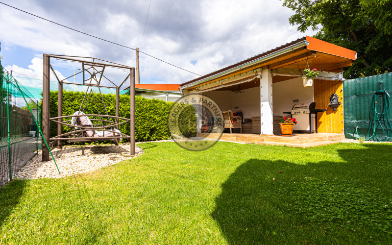 4-izbový,dvojpodlažný rodinný dom s 2 veľkými garážami, 164 m², blízko centra Košíc.