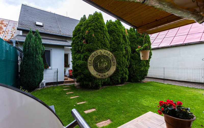 4-izbový,dvojpodlažný rodinný dom s 2 veľkými garážami, 164 m², blízko centra Košíc.