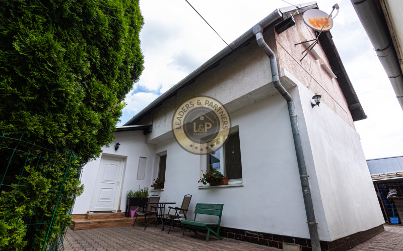 4-izbový,dvojpodlažný rodinný dom s 2 veľkými garážami, 164 m², blízko centra Košíc.