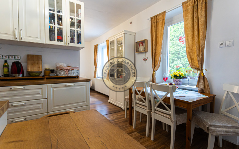 4-izbový,dvojpodlažný rodinný dom s 2 veľkými garážami, 164 m², blízko centra Košíc.