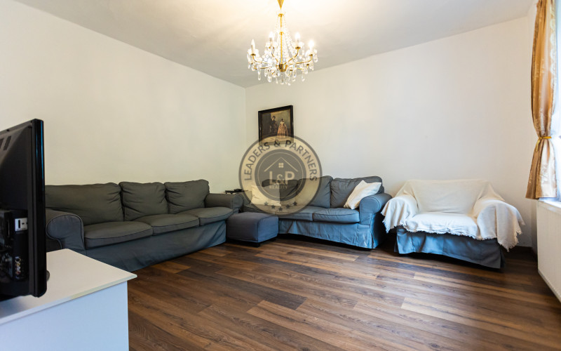 4-izbový,dvojpodlažný rodinný dom s 2 veľkými garážami, 164 m², blízko centra Košíc.