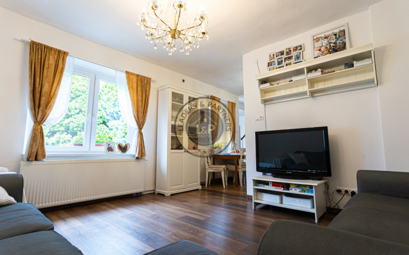 4-izbový,dvojpodlažný rodinný dom s 2 veľkými garážami, 164 m², blízko centra Košíc.