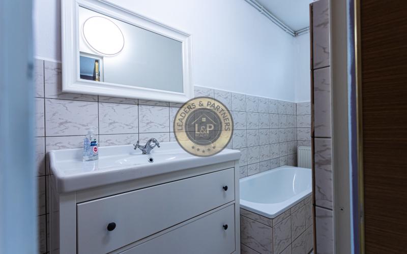 4-izbový,dvojpodlažný rodinný dom s 2 veľkými garážami, 164 m², blízko centra Košíc.