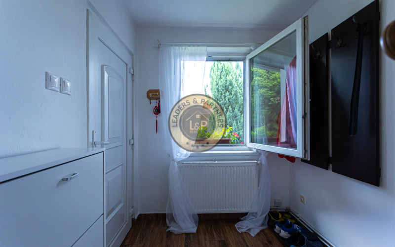 4-izbový,dvojpodlažný rodinný dom s 2 veľkými garážami, 164 m², blízko centra Košíc.