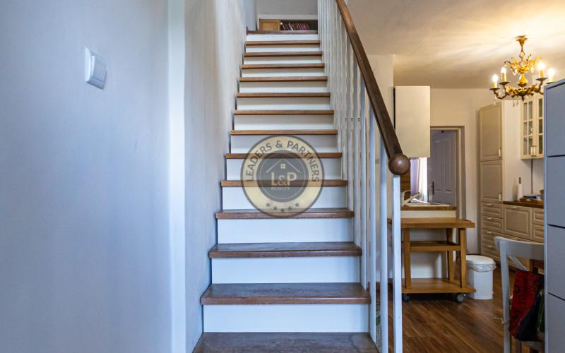 4-izbový,dvojpodlažný rodinný dom s 2 veľkými garážami, 164 m², blízko centra Košíc.