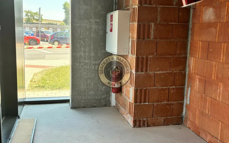 Rohový obchodný priestor, METROPOLIS - Prenájom