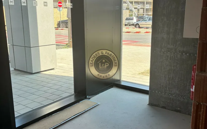 Rohový obchodný priestor, METROPOLIS - Prenájom