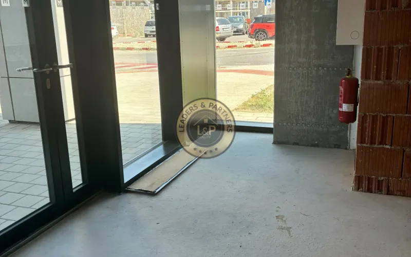 Rohový obchodný priestor, METROPOLIS - Prenájom