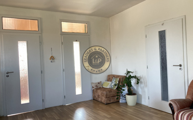 PREDAJ veľký 6izbový rodinný dom Bezenye.