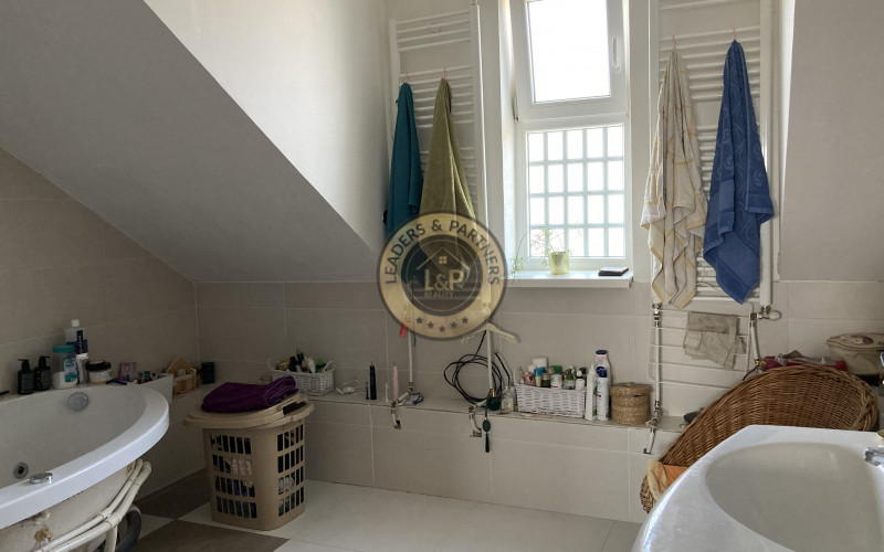 PREDAJ veľký 6izbový rodinný dom Bezenye.