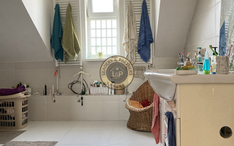 PREDAJ veľký 6izbový rodinný dom Bezenye.