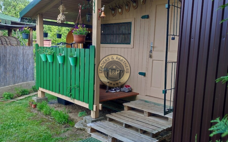 Na predaj záhrada s obytnou chatkou v Seredi