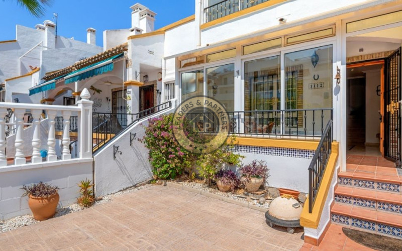 Radový dom 3+kk s bazénom Orihuela Costa, Španielsko