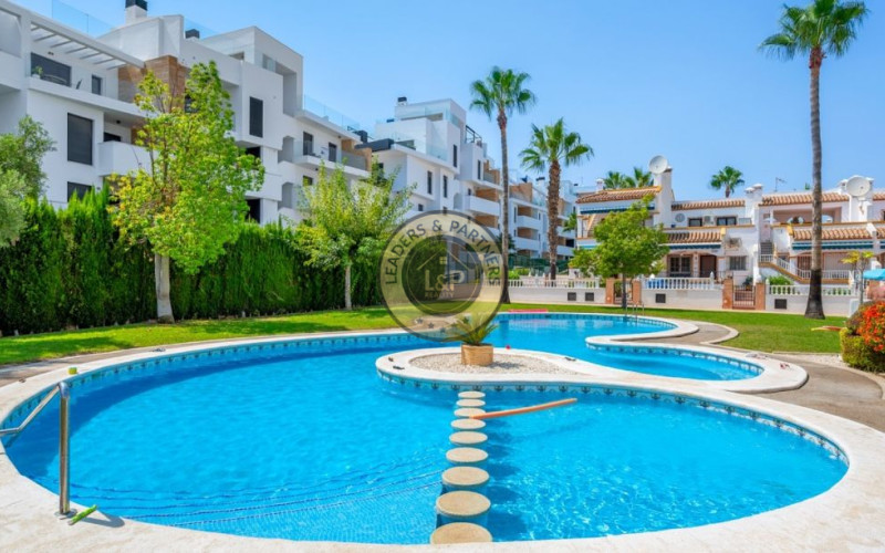 Radový dom 3+kk s bazénom Orihuela Costa, Španielsko