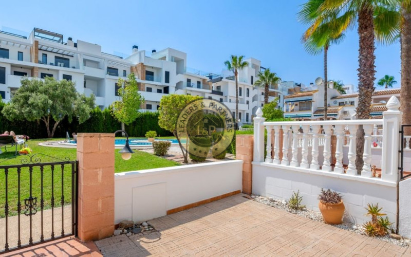 Radový dom 3+kk s bazénom Orihuela Costa, Španielsko