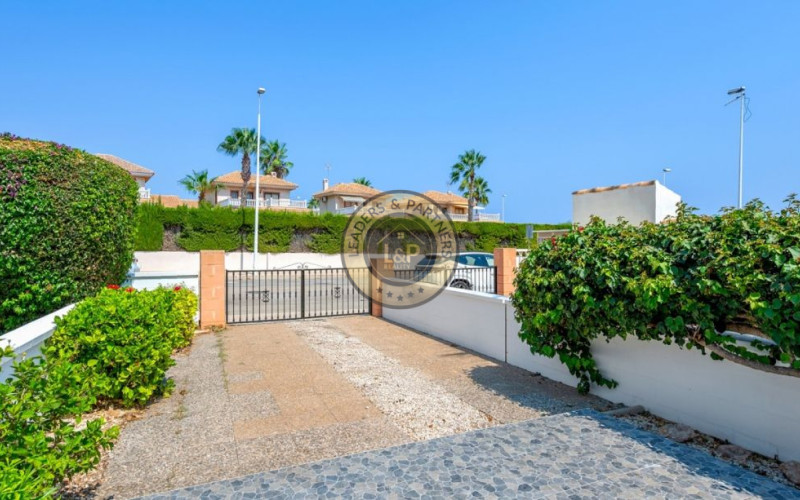 Radový dom 3+kk s bazénom Orihuela Costa, Španielsko