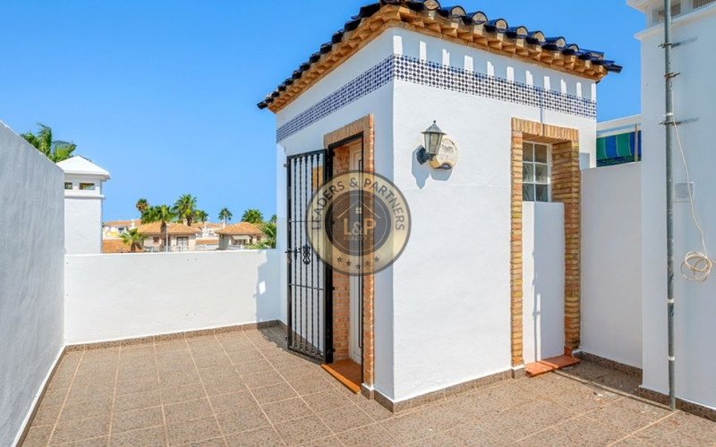 Radový dom 3+kk s bazénom Orihuela Costa, Španielsko