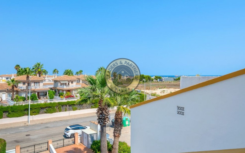 Radový dom 3+kk s bazénom Orihuela Costa, Španielsko