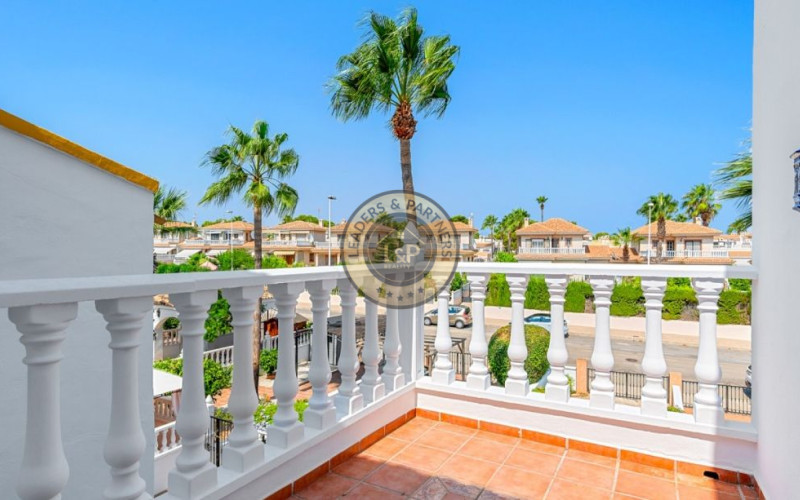 Radový dom 3+kk s bazénom Orihuela Costa, Španielsko