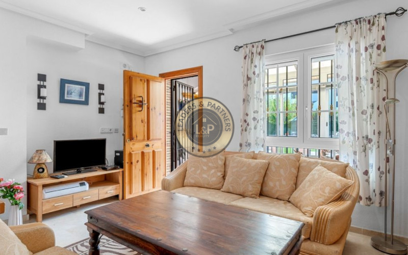 Radový dom 3+kk s bazénom Orihuela Costa, Španielsko