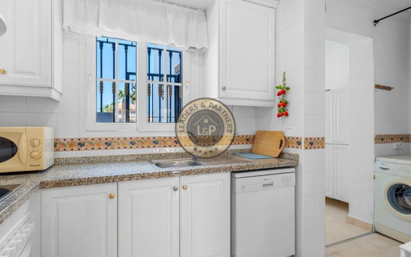 Radový dom 3+kk s bazénom Orihuela Costa, Španielsko