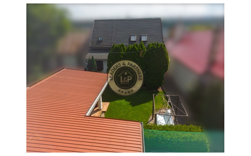 4-izbový,dvojpodlažný rodinný dom s 2 veľkými garážami, 164 m², blízko centra Košíc.