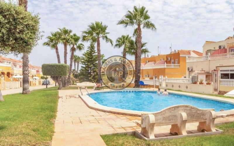 Radový dom 3+kk s bazénom Orihuela Costa, Španielsko