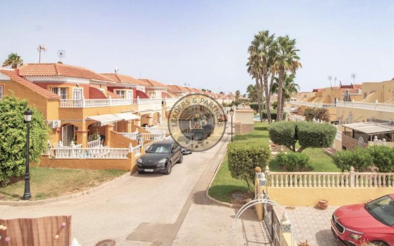 Radový dom 3+kk s bazénom Orihuela Costa, Španielsko