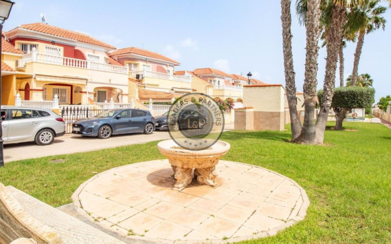 Radový dom 3+kk s bazénom Orihuela Costa, Španielsko
