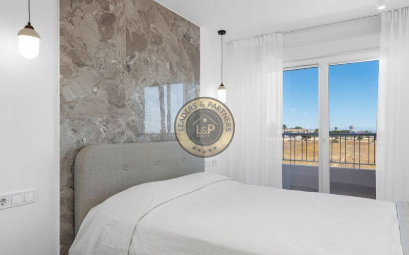 Moderný apartmán 3+kk Alicante-Punta Prima, Španielsko