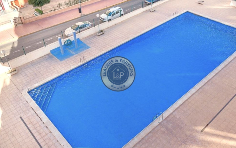 Moderný apartmán 3+kk Alicante-Punta Prima, Španielsko