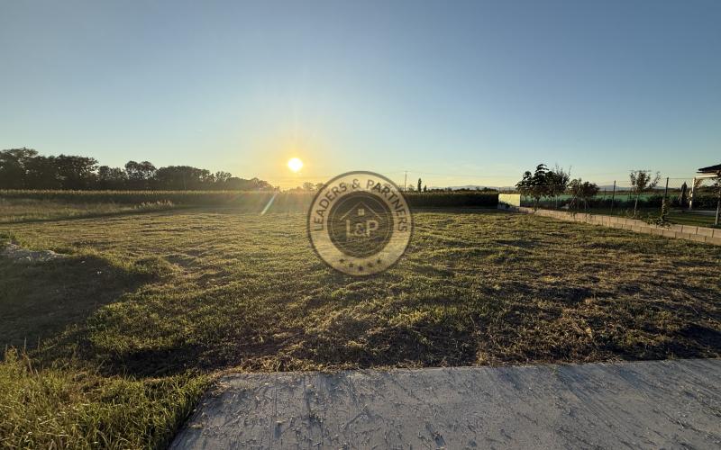 REZERVOVANÉ-Na predaj stavebný pozemok v obci Veľký Grob