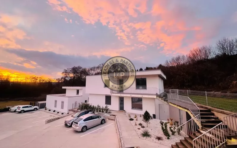 NA PREDAJ - Priestranný holobyt s pozemkom blízko Prešova