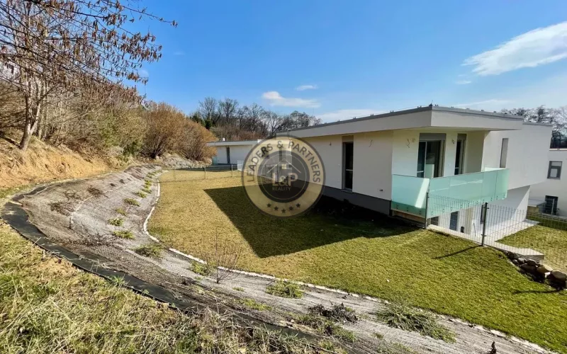 NA PREDAJ - Priestranný holobyt s pozemkom blízko Prešova