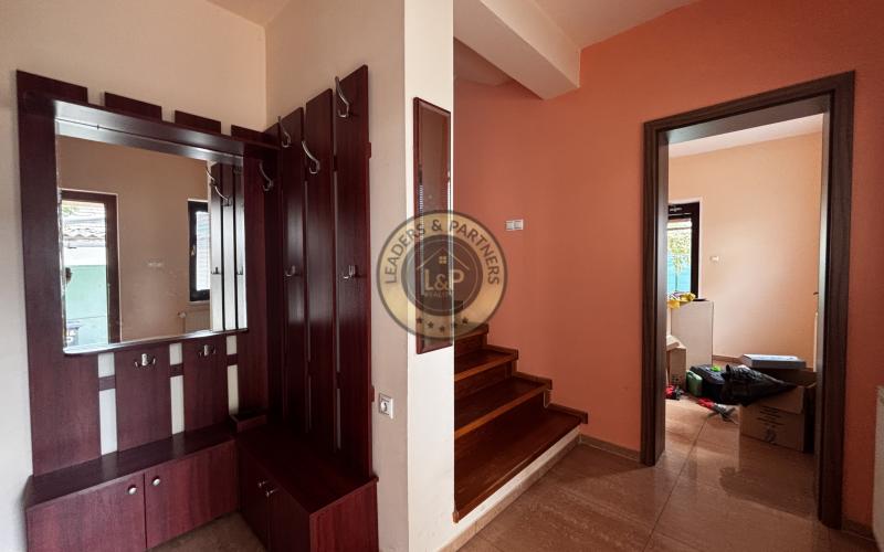 Rodinný dom s 2 bytovými jednotkami NA PREDAJ, VAJNORY