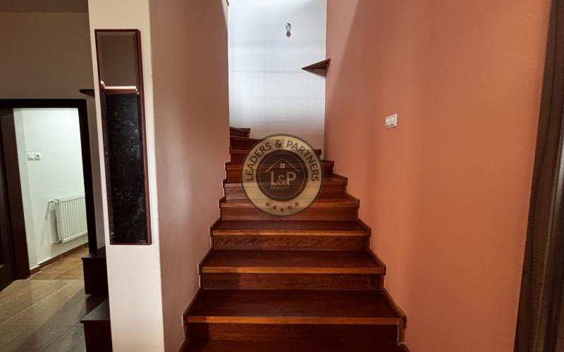 Rodinný dom s 2 bytovými jednotkami NA PREDAJ, VAJNORY