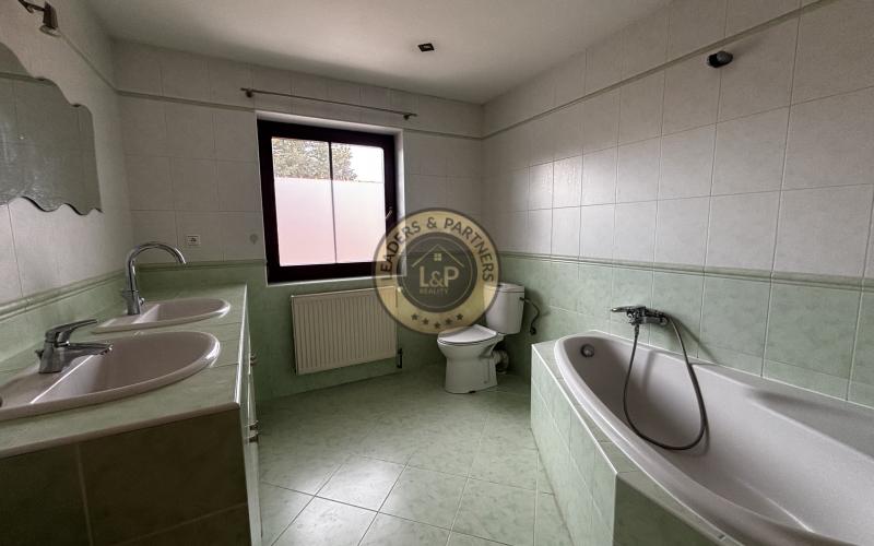 Rodinný dom s 2 bytovými jednotkami NA PREDAJ, VAJNORY