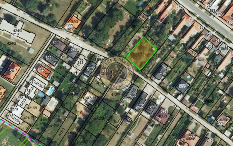 Na predaj pozemok vhodný na výstavbu  RD v obci Dolné Dubové