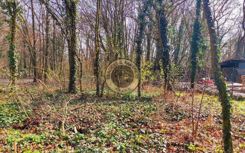 Na predaj rekreačný pozemok v kempingu pri rieke Váh -Sereď