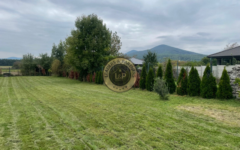 Výhľad na Karpaty-pozemok vhodný na výstavbu RD v Trstíne