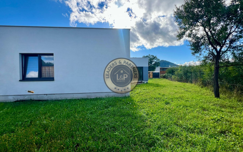 NA PREDAJ - Rodinný dom v obci Záhradné