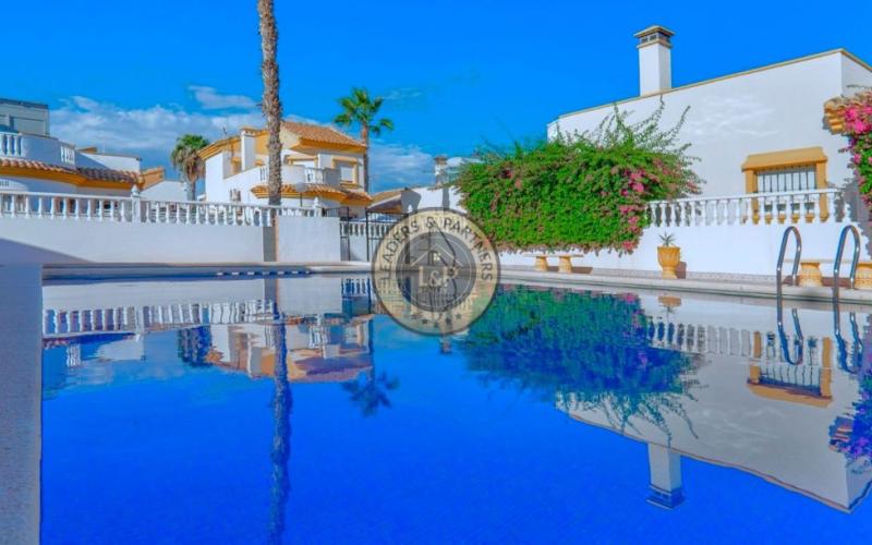 Dom 3+kk s bazénom Guardamar del Segura-El Raso, Španielsko