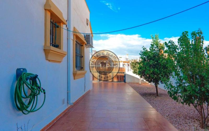 Dom 3+kk s bazénom Guardamar del Segura-El Raso, Španielsko