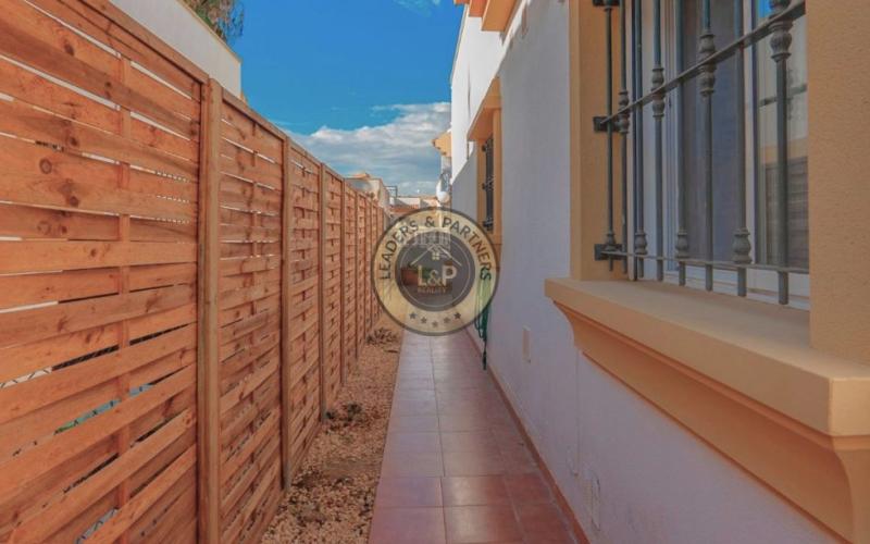 Dom 3+kk s bazénom Guardamar del Segura-El Raso, Španielsko