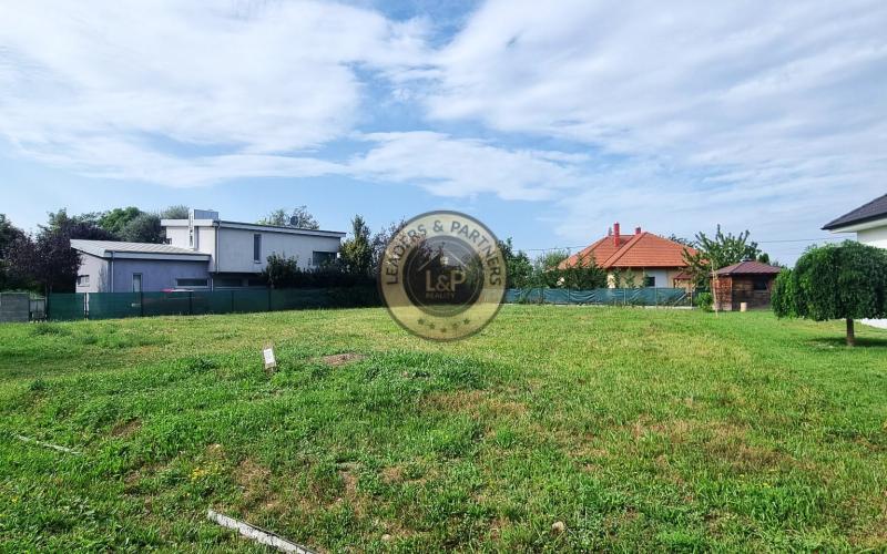 PREDAJ stavebný pozemok Dunakiliti