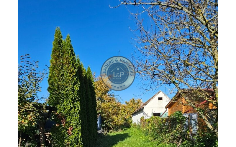 Na predaj pozemok vhodný na výstavbu RD  v obci Hlboké