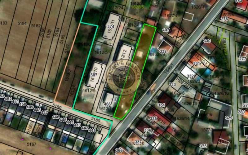 Na predaj pozemok vhodný na výstavbu RD  v obci Hlboké