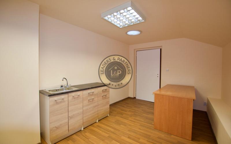 Na prenájom kancelárske priestory 73 m2, Moyzesová ul.