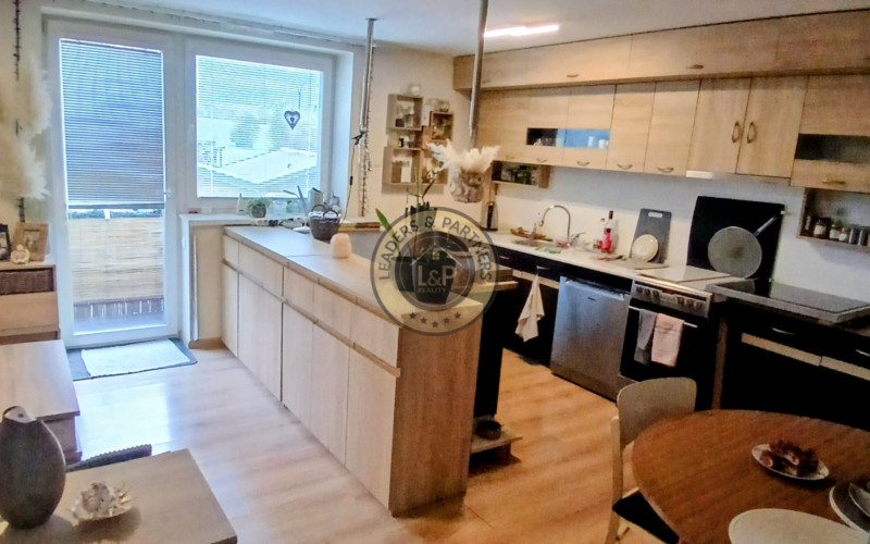 🏡  2-izbový byt so záhradkou + záhradný domček